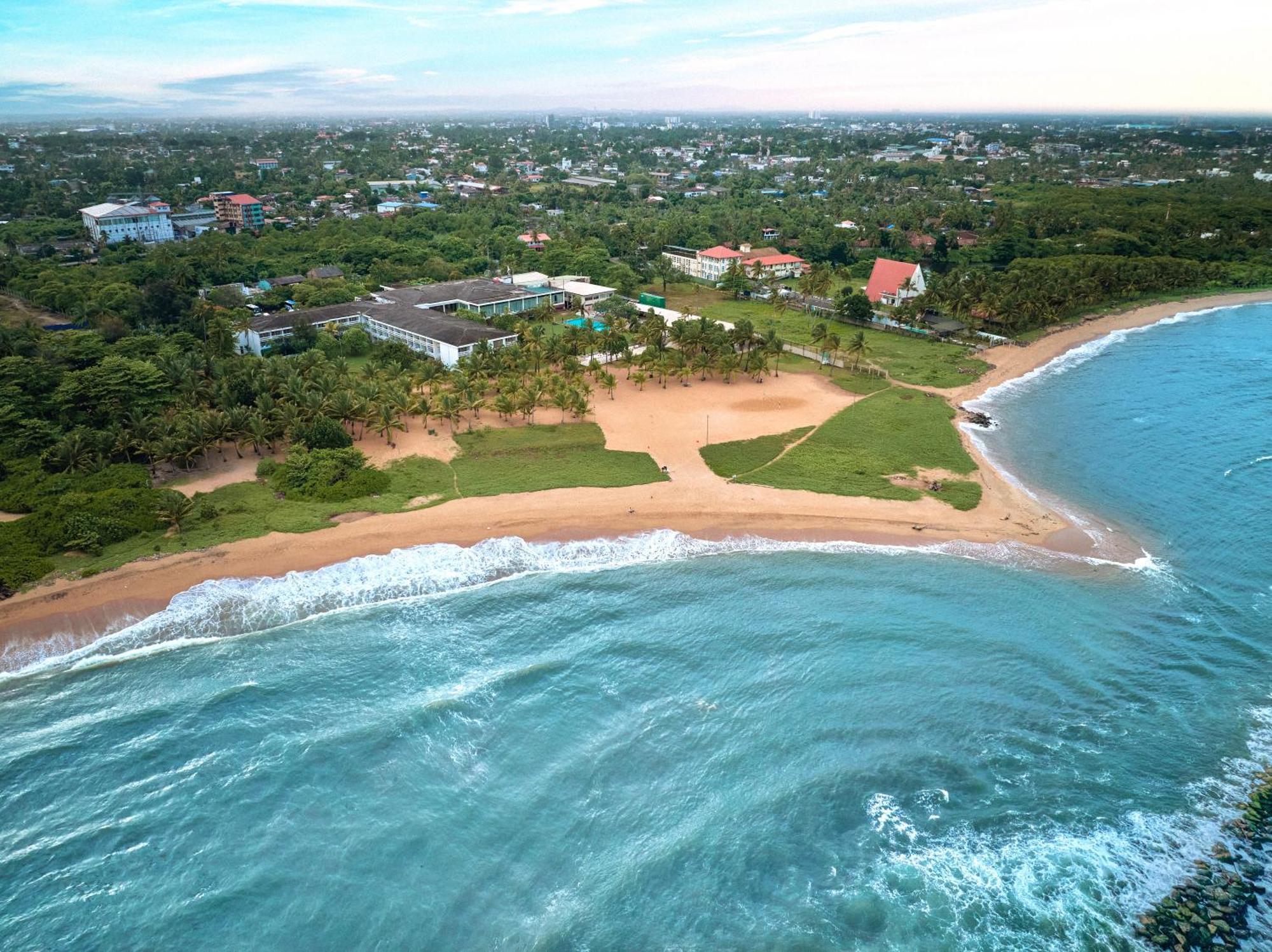 Pegasus Reef - A Beach Resort In Colombo Wattala Exterior photo